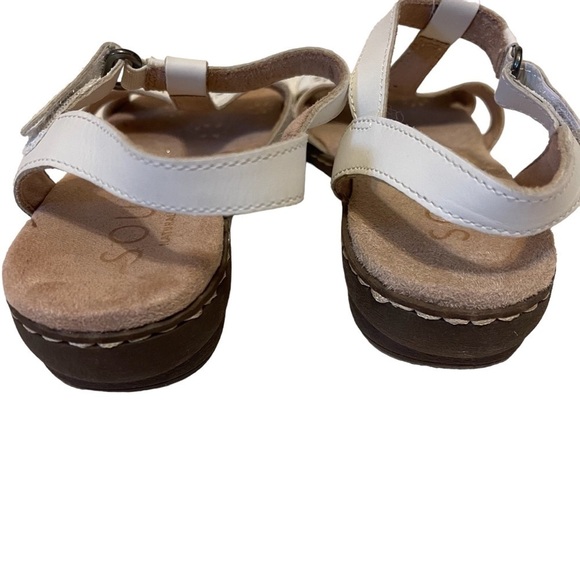 SOUL By NATURALIZER Brio T-Strap Women’s Leather Sandals - Picture 4 of 6